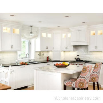 Hoge glanshangende gemonteerde witte keukenkasten set